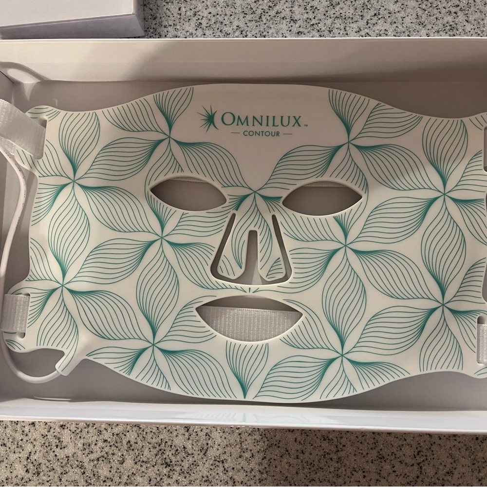 Omnilux Contour Face LED light mask - Picture 6 of 9